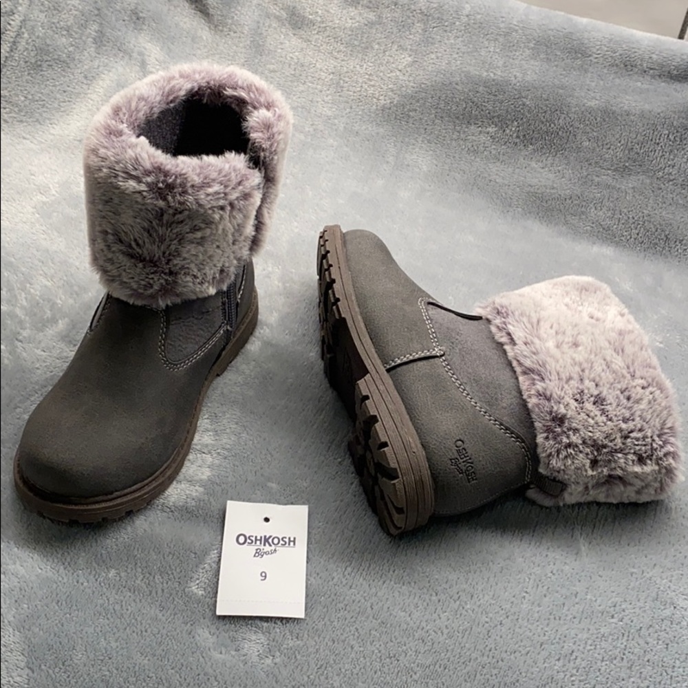 Little Girl’s Carter’s Gray Faux Fur Boots - sz 9